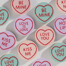 Load image into Gallery viewer, Show Pony - LOVE HEART - &#39;KISS ME&#39; (Purple)