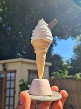 Load image into Gallery viewer, 96togo Whippy 99 - pink base Ice Cream